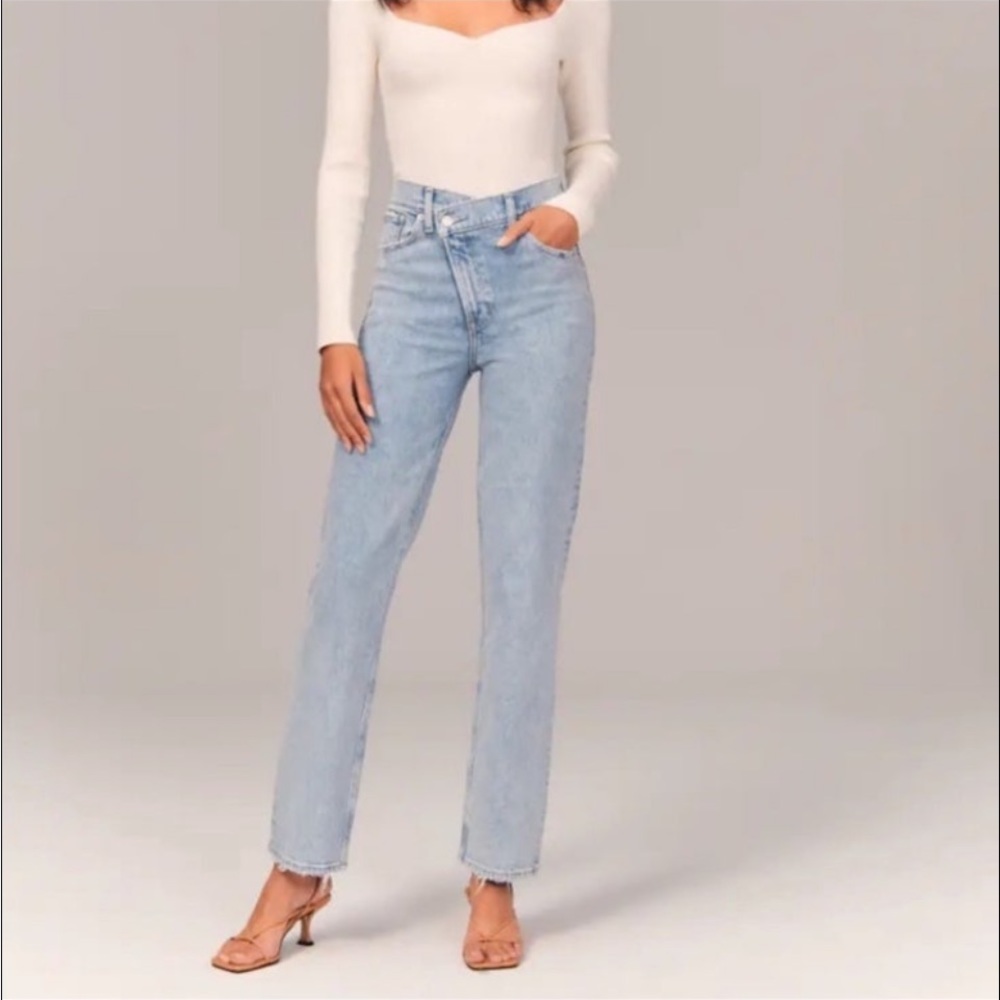 Abercrombie Curve Love Ultra High Rise 90s Straight criss cross Jean - Picture 1 of 13